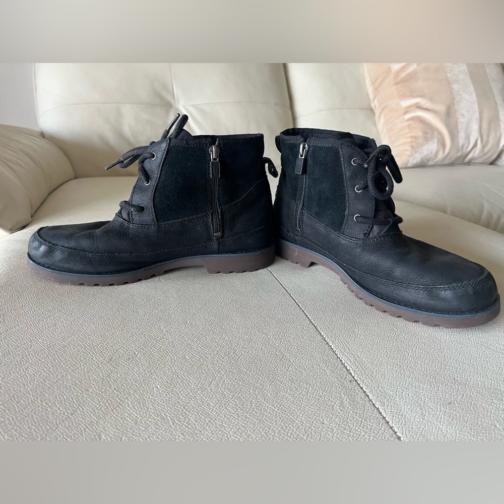 UGG Bradley Ankle Boots Black Leather Boys Size 6